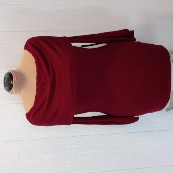 NWT Lulus off shoulder plum or brick red color medium long sleeve top - Picture 8 of 9